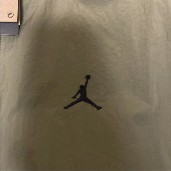 NWT Nike Air Jordan Mens Nylon Windbreaker Jacket Olive Green Fv7299 222 Size S - Picture 2 of 5